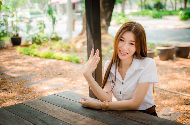 มหาลัยกรุงเทพแตก! สาวน้อยสุดฮอต เฟชชี่ปี1 การบิน น้องคะแนน นักแสดงหน้าใหม่ทำเอาหนุ่มๆ ม.กรุงเทพใจละลาย
