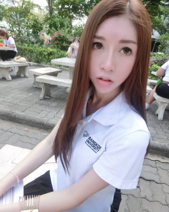 มหาลัยกรุงเทพแตก! สาวน้อยสุดฮอต เฟชชี่ปี1 การบิน น้องคะแนน นักแสดงหน้าใหม่ทำเอาหนุ่มๆ ม.กรุงเทพใจละลาย