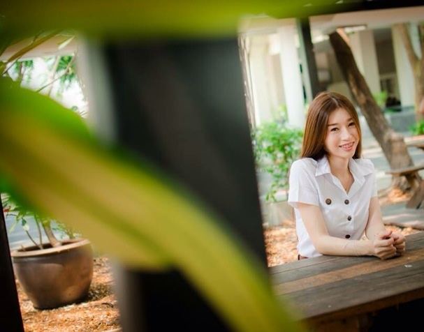 มหาลัยกรุงเทพแตก! สาวน้อยสุดฮอต เฟชชี่ปี1 การบิน น้องคะแนน นักแสดงหน้าใหม่ทำเอาหนุ่มๆ ม.กรุงเทพใจละลาย
