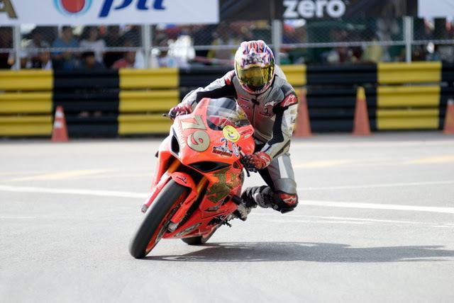 ภราดร ศรีชาพันธ์ ใน "Match exhibition in Bangkok" เมื่อปี 2008