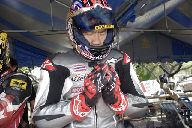 ภราดร ศรีชาพันธ์ ใน "Match exhibition in Bangkok" เมื่อปี 2008