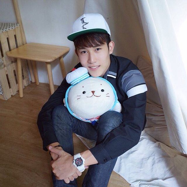 วัยใสสู่หนุ่มคมเข้ม