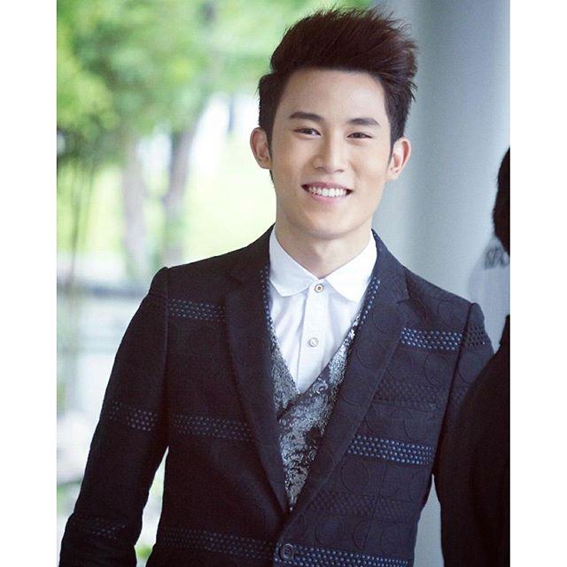 วัยใสสู่หนุ่มคมเข้ม