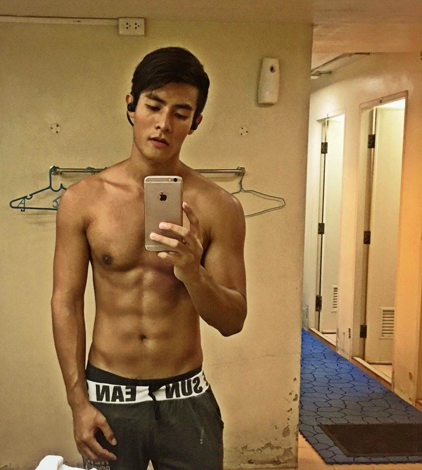 หนุ่มหล่อเฟสบุ๊ค