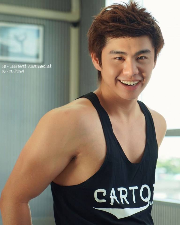 นายแบบ เสื้อกล้ามคาร์เตอร์ หล่อมากก