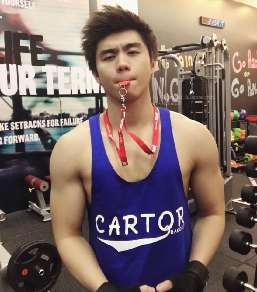 นายแบบ เสื้อกล้ามคาร์เตอร์ หล่อมากก
