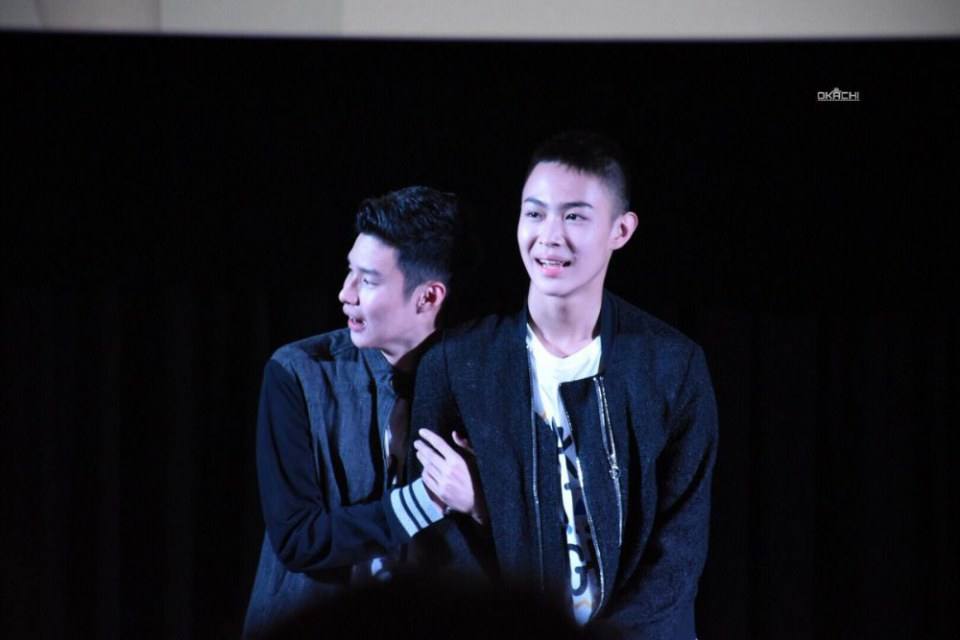 ทำไมต้องกอดแขนตลอดเวลา..งง!!