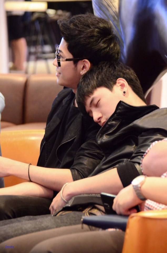 สงสัยเป็นคนชอบซบ ซบได้ทุกที่ทุกเวลาเลยนะ!!