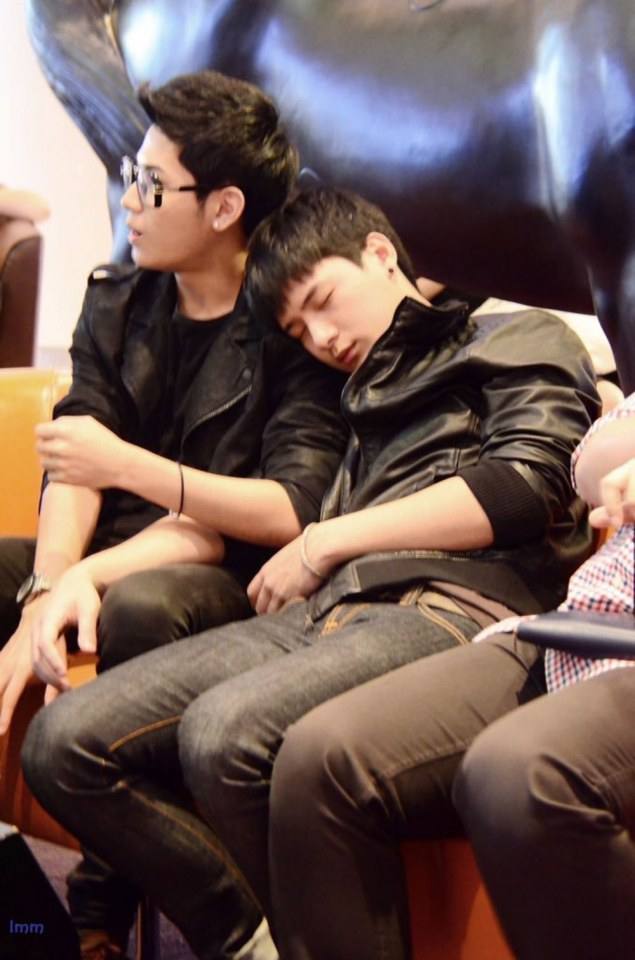 สงสัยเป็นคนชอบซบ ซบได้ทุกที่ทุกเวลาเลยนะ!!