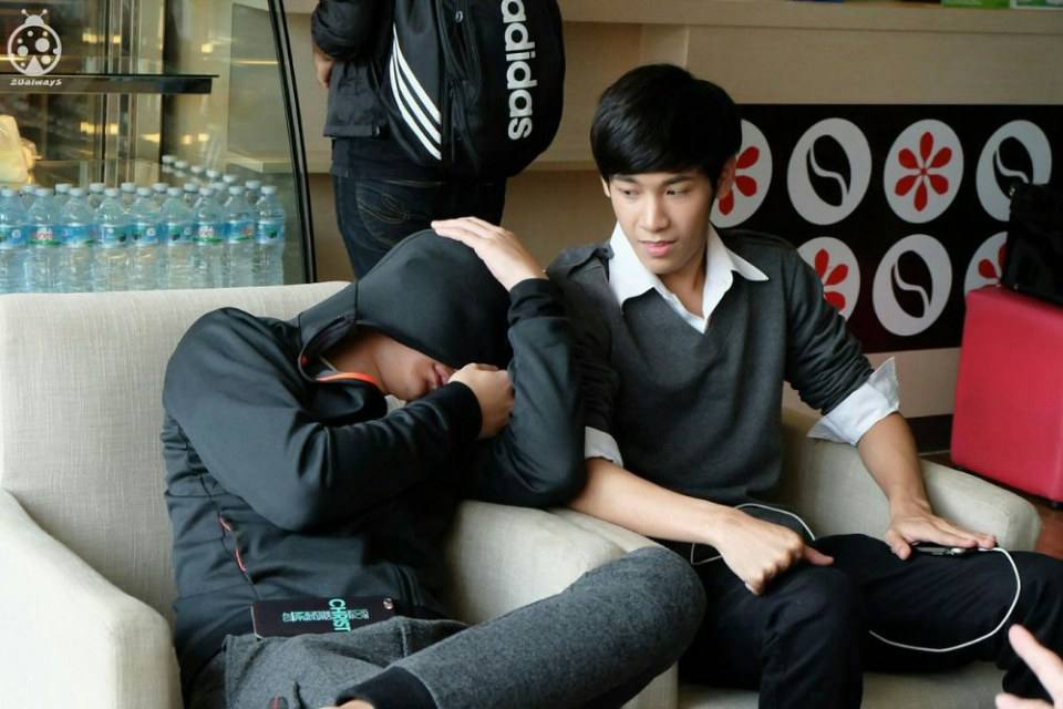 สงสัยเป็นคนชอบซบ ซบได้ทุกที่ทุกเวลาเลยนะ!!