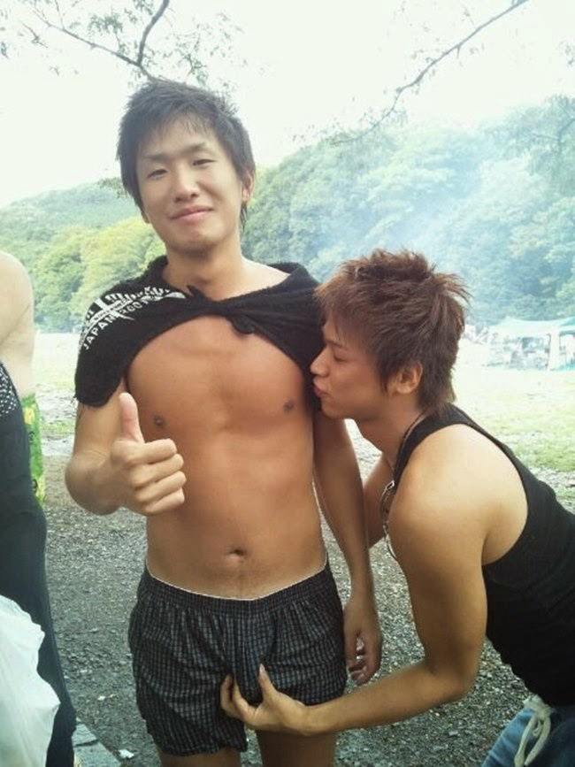 ว่าด้วยเรื่องของเพื่อนผู้ชายเล่นกัน เล่นเเบบนี้...ได้กันเถอะ เอาซะเเข็งตัวเชียว! โด่เด่ olo