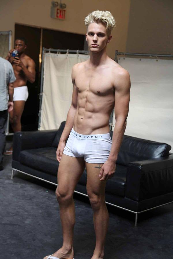 Dream Men 48 (+18)