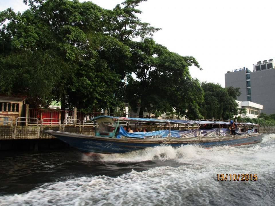 ริมคลองแสนแสบและเรือคลองแสนแสบ