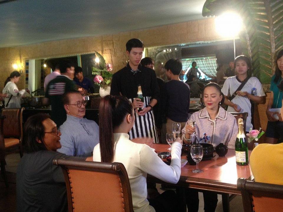 กองทับดารานำ บัลลังก์หงส์ ที่ โรงแรมลักซอร์