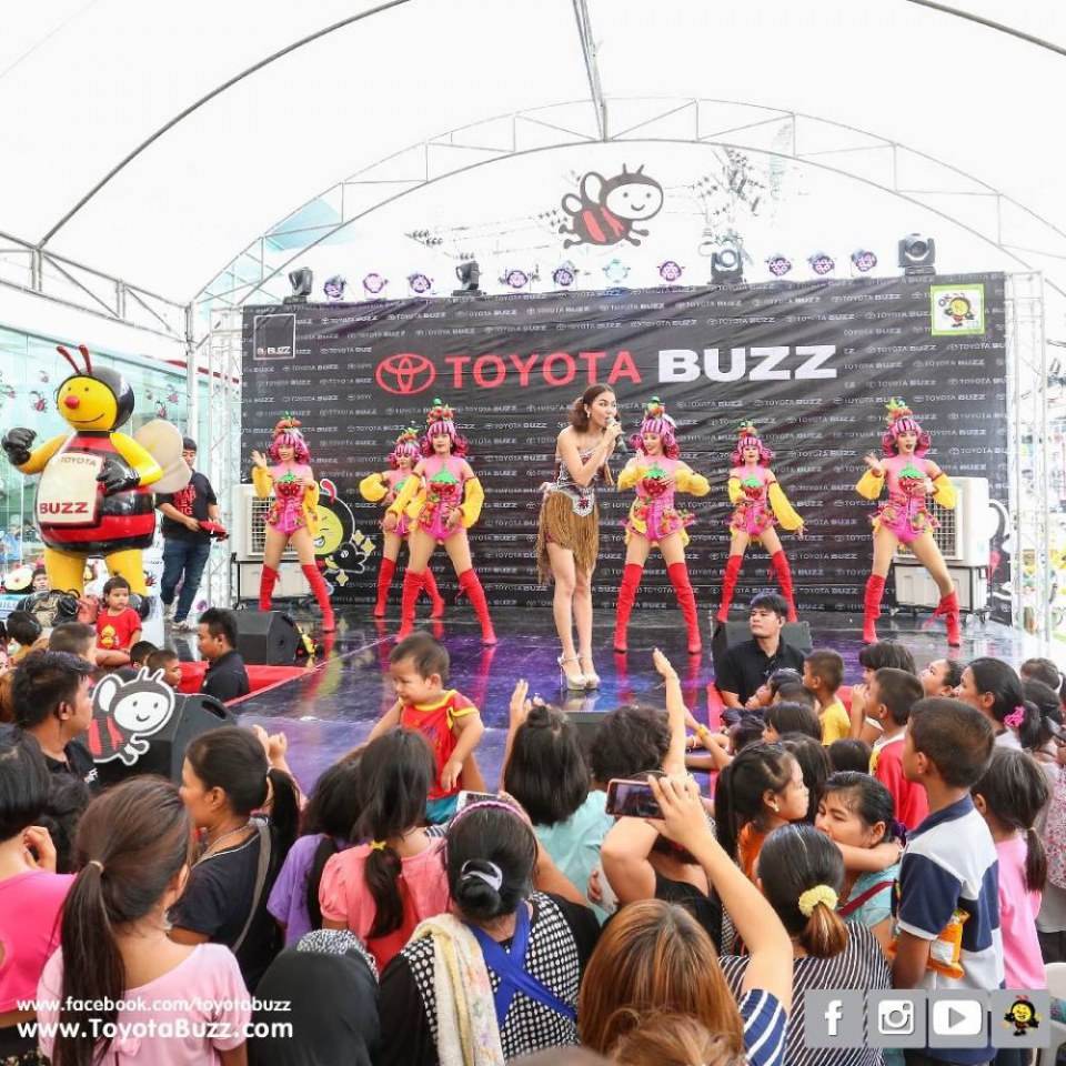 จ๊ะ อาร์สยาม ที่ โตโยต้าบัสส์ สาขาเสรีไทย