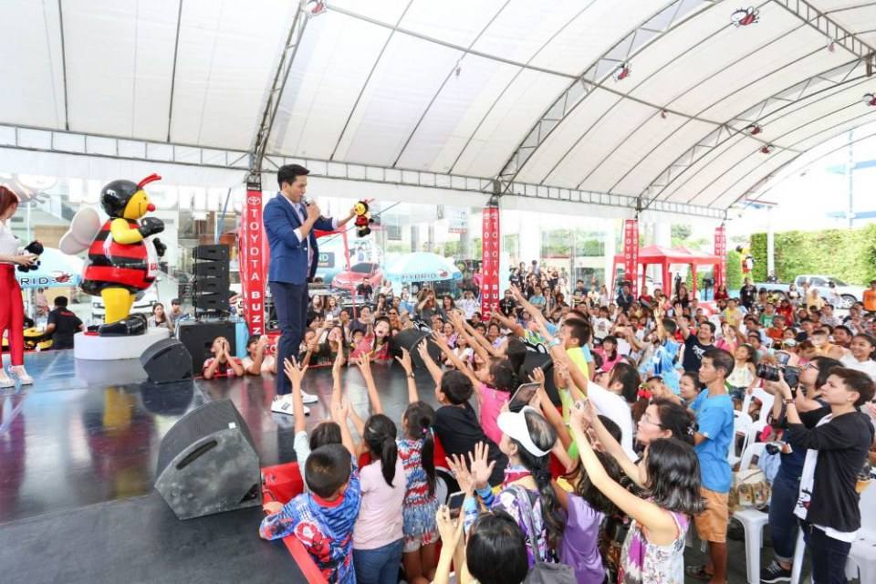 ป๋อ ณัฐวุฒิ ที่โตโยต้าบัสส์ สาขาเพชรเกษม 88