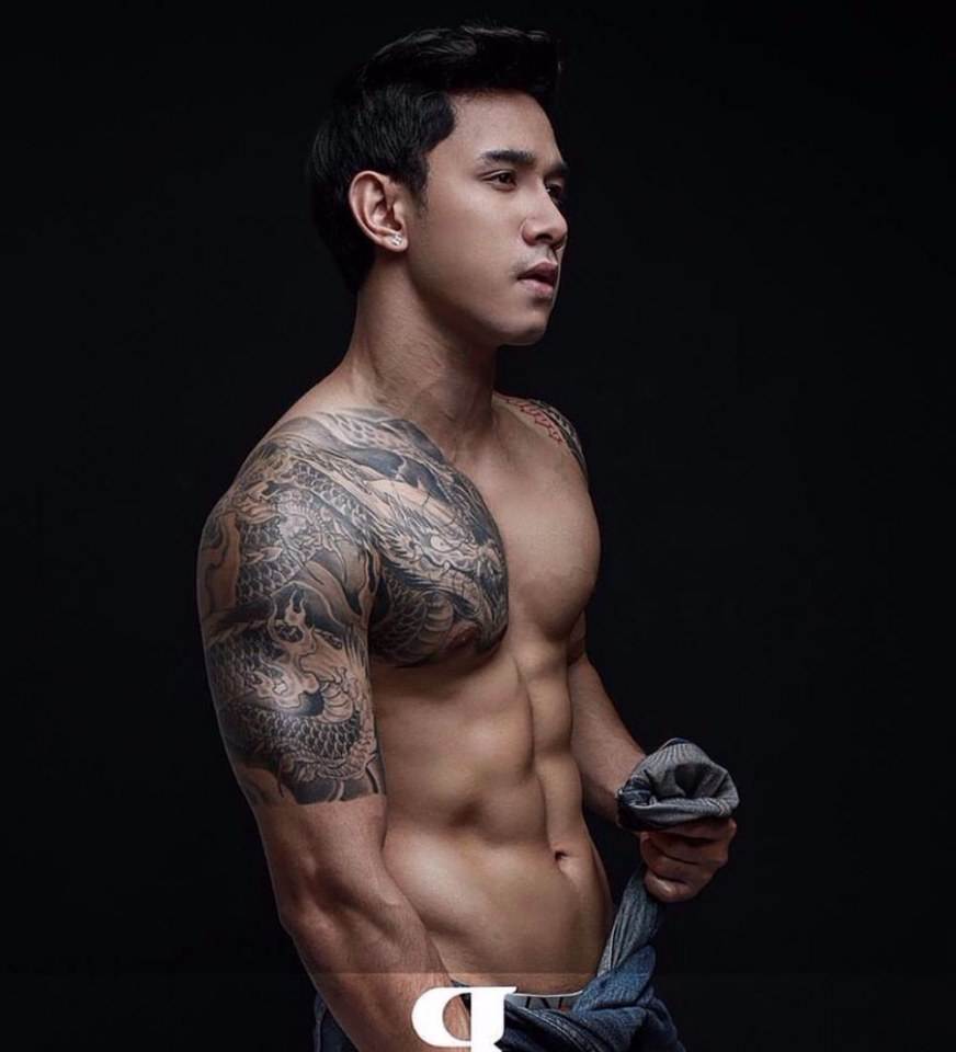 เห้นหนวดกับรอยสัก....ฟินอ่ะ