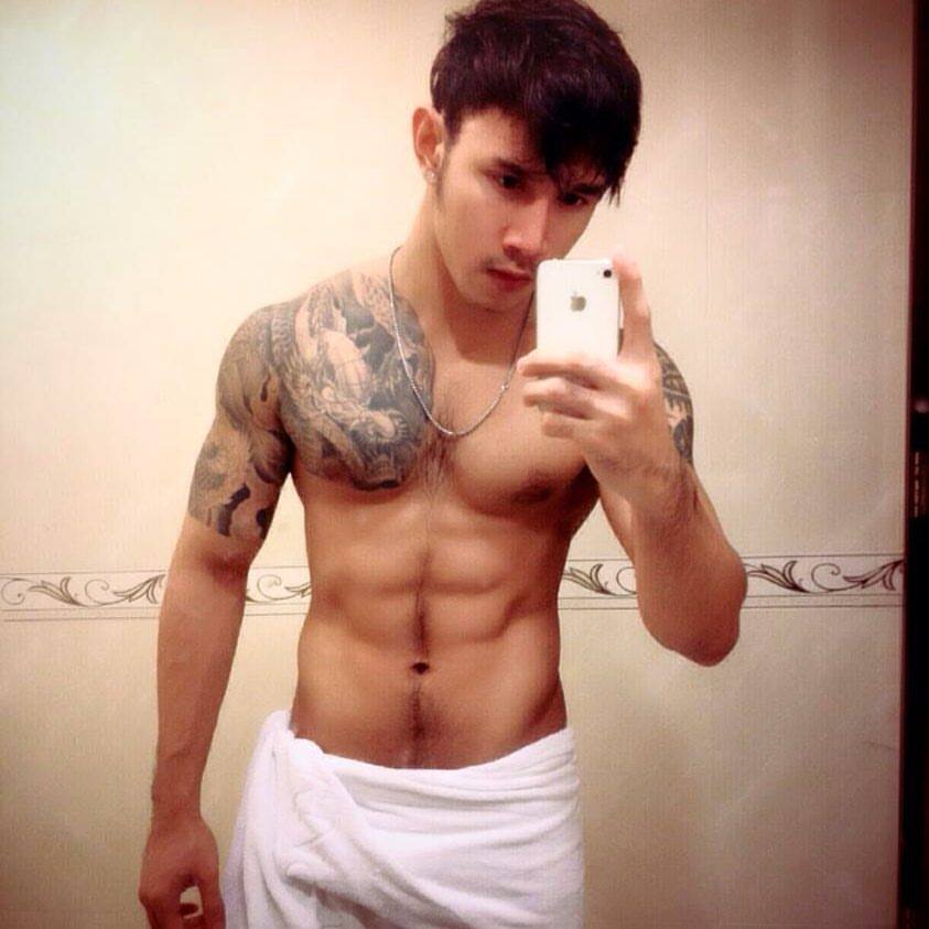 เห้นหนวดกับรอยสัก....ฟินอ่ะ