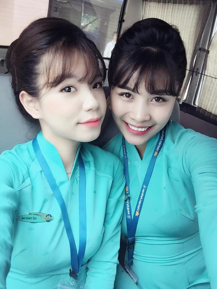 แอร์โฮสเตสจากเวียดนามแอร์ไลน์ (Vietnam Airlines)
