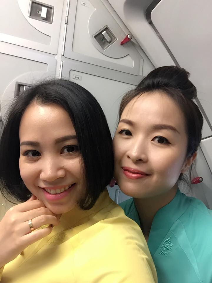 แอร์โฮสเตสจากเวียดนามแอร์ไลน์ (Vietnam Airlines)