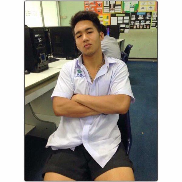 นักเรียนหล่อ "เป้าตุง" แน่น ๆ