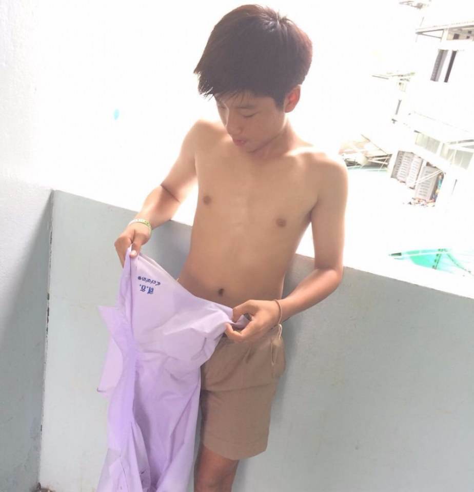 นักเรียนหล่อ "เป้าตุง" แน่น ๆ