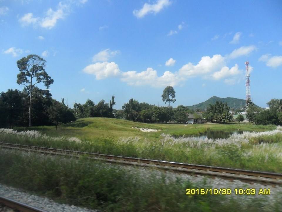 ริมทางรถไฟสายบ้านพลูตาหลวง