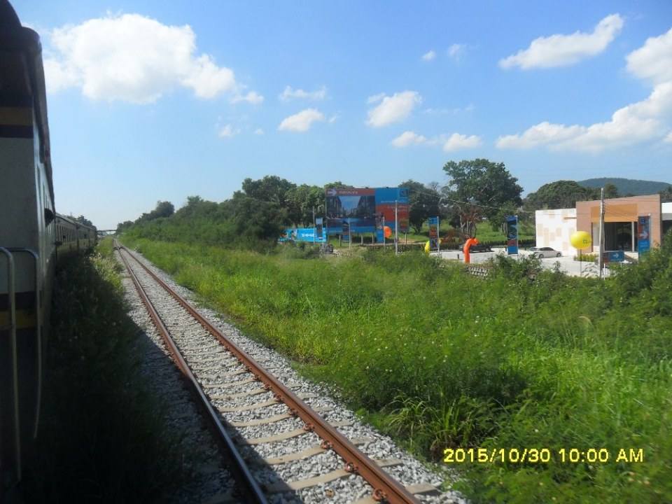 ริมทางรถไฟสายบ้านพลูตาหลวง