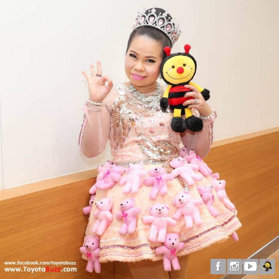 ตุ๊กกี้ ชิงร้อยชิงล้าน ที่โตโยต้าบัสส์ สาขาพระราม 2