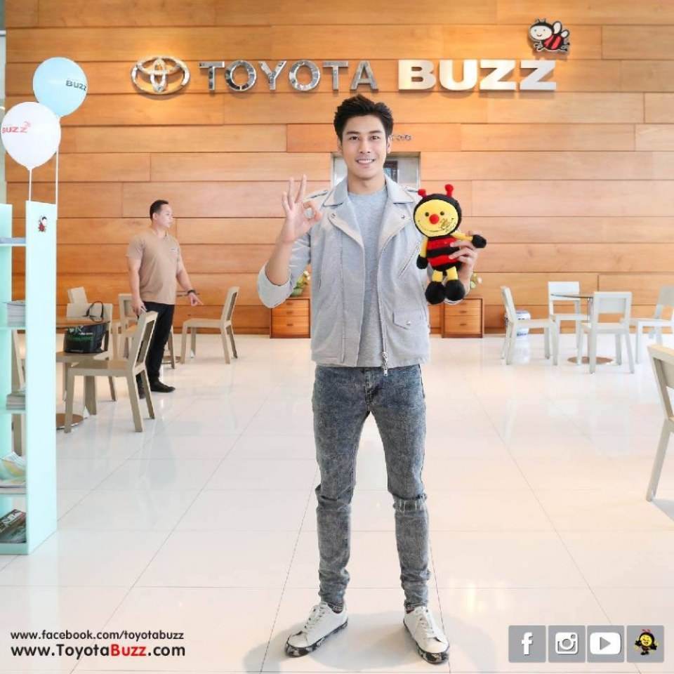 เคน ภูภูมิ ที่ โตโยต้าบัสส์ สาขาเพชรเกษม 88