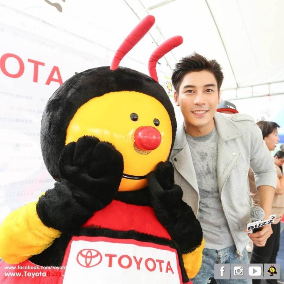 เคน ภูภูมิ ที่ โตโยต้าบัสส์ สาขาเพชรเกษม 88