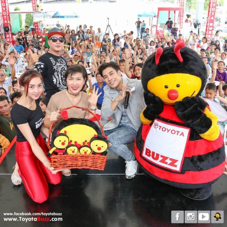 เคน ภูภูมิ ที่ โตโยต้าบัสส์ สาขาเพชรเกษม 88