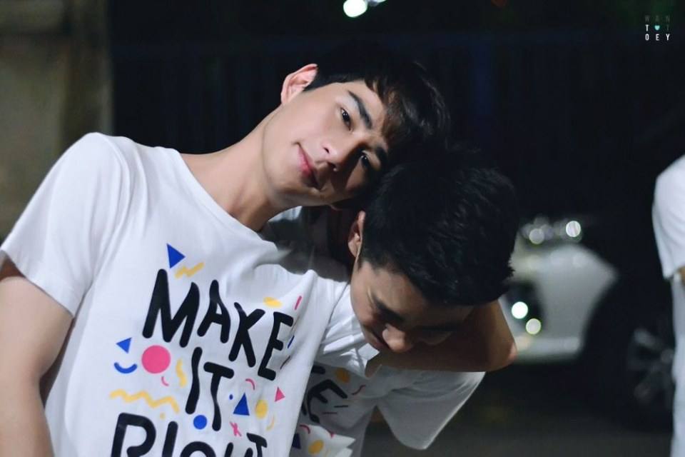 คู่จิ้น หรือ คู่จิ้ม เนี่ย ใกล้กันไม่ได้ เดี๋ยวกอดเดี๋ยวซบกันตลอด..งง!!