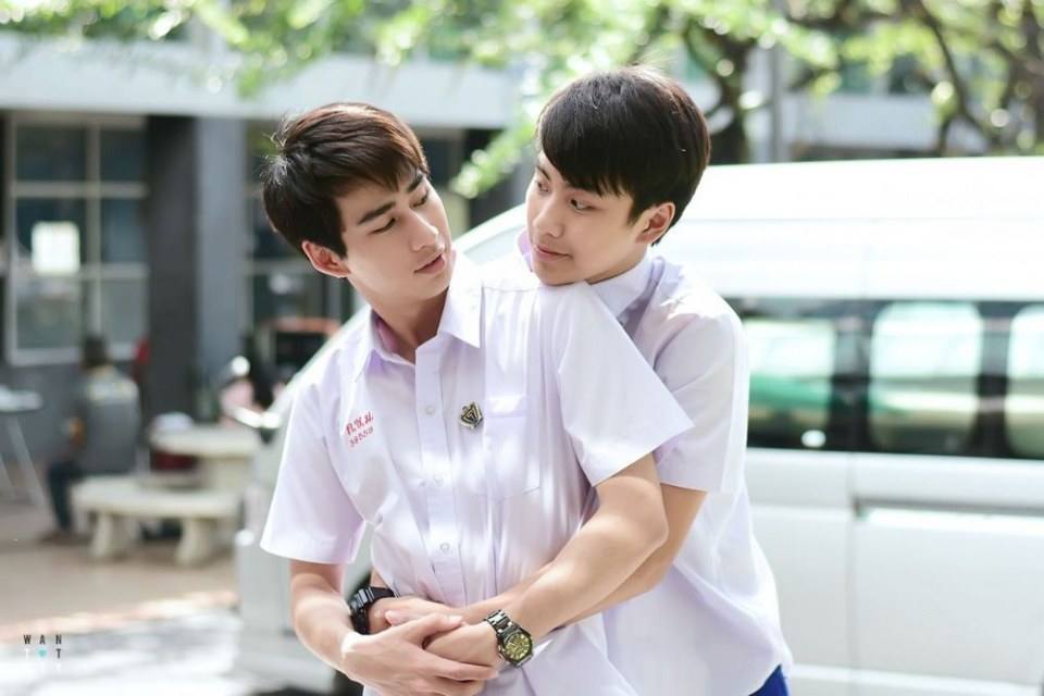 คู่จิ้น หรือ คู่จิ้ม เนี่ย ใกล้กันไม่ได้ เดี๋ยวกอดเดี๋ยวซบกันตลอด..งง!!