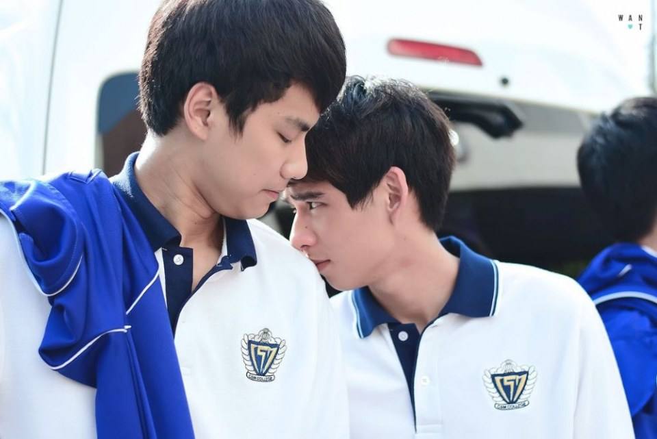 คู่จิ้น หรือ คู่จิ้ม เนี่ย ใกล้กันไม่ได้ เดี๋ยวกอดเดี๋ยวซบกันตลอด..งง!!