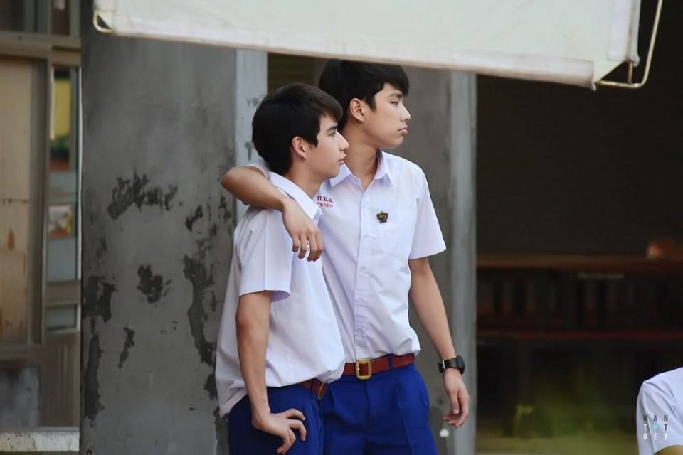 คู่จิ้น หรือ คู่จิ้ม เนี่ย ใกล้กันไม่ได้ เดี๋ยวกอดเดี๋ยวซบกันตลอด..งง!!