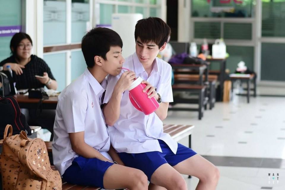 คู่จิ้น หรือ คู่จิ้ม เนี่ย ใกล้กันไม่ได้ เดี๋ยวกอดเดี๋ยวซบกันตลอด..งง!!