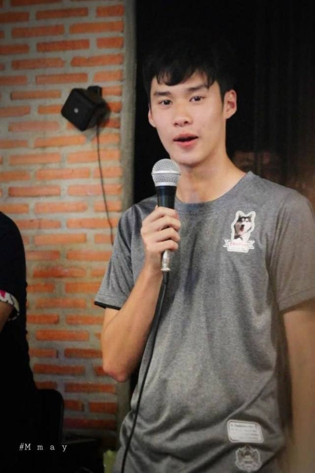 เด็กที่ไหนหลงทางมาเนี่ย แวะดื่มน้ำบ้านเราก่อนสิ่