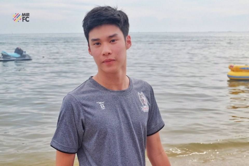เด็กที่ไหนหลงทางมาเนี่ย แวะดื่มน้ำบ้านเราก่อนสิ่