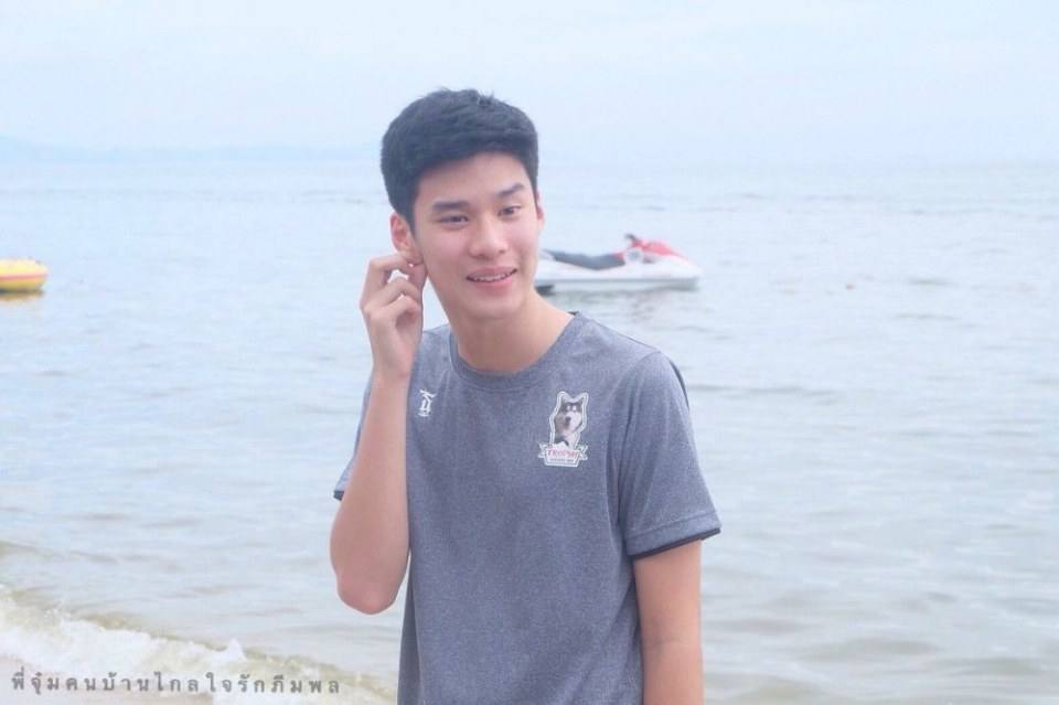 เด็กที่ไหนหลงทางมาเนี่ย แวะดื่มน้ำบ้านเราก่อนสิ่