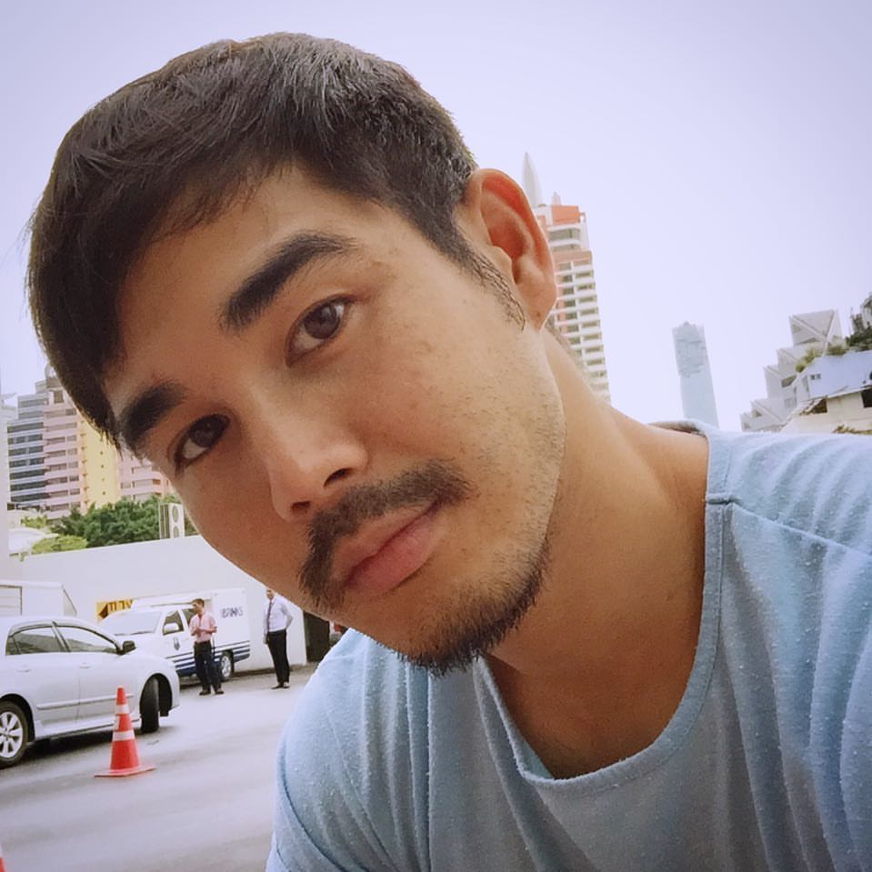 หนุ่มหล่อตามไอจี