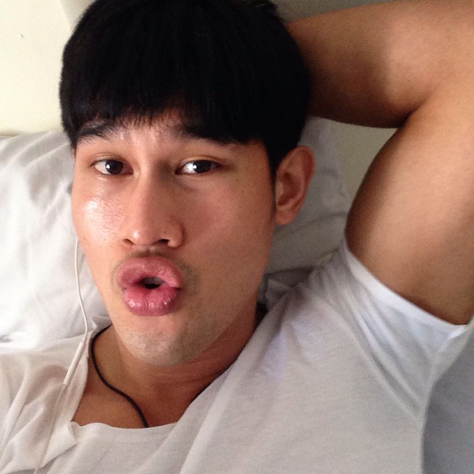 หนุ่มหล่อตามไอจี