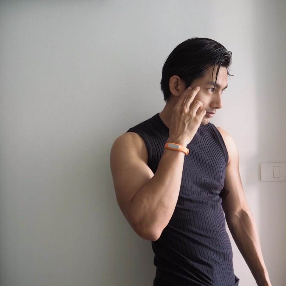 หนุ่มหล่อตามไอจี