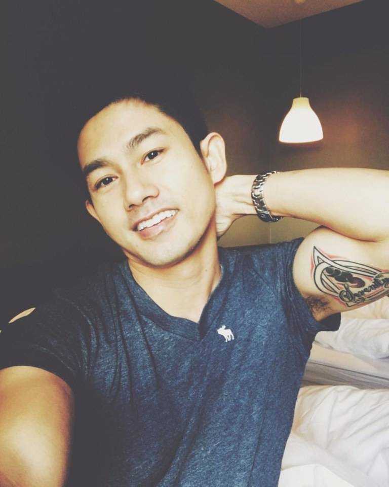 หนุ่มหล่อตามไอจี