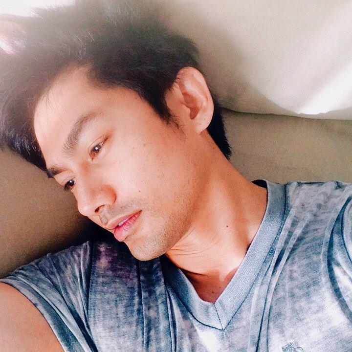 หนุ่มหล่อตามไอจี