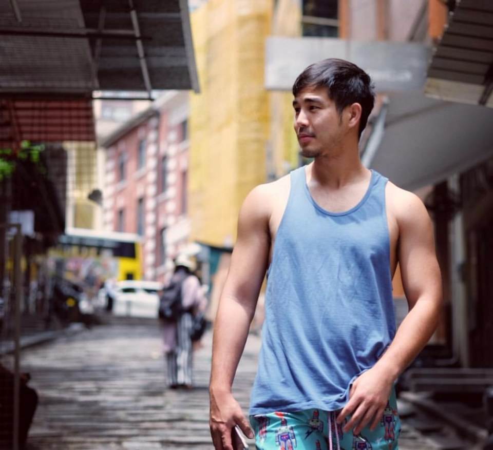 หนุ่มหล่อตามไอจี