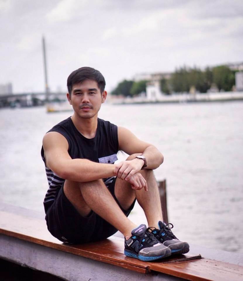 หนุ่มหล่อตามไอจี