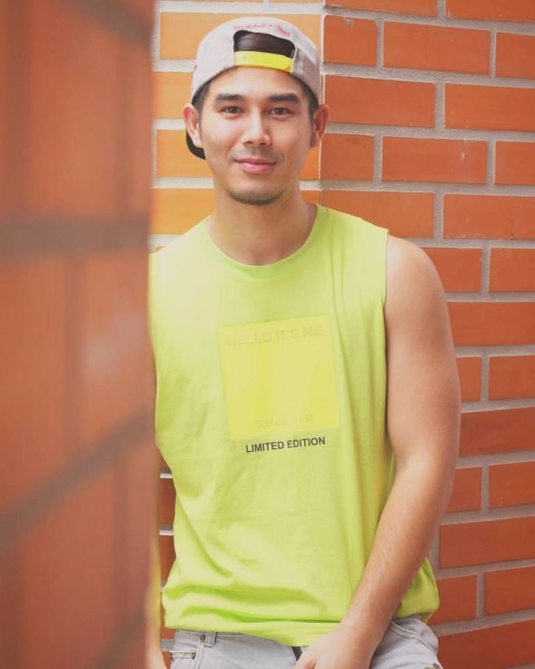 หนุ่มหล่อตามไอจี