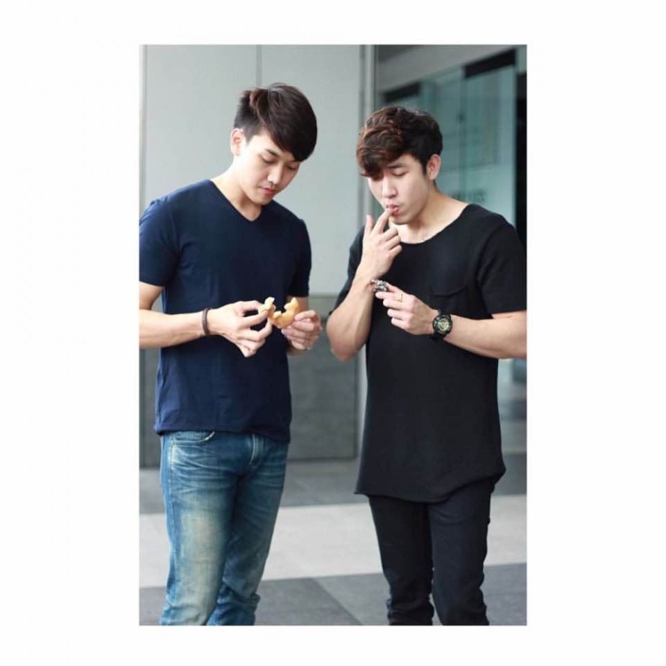 หนุ่มหล่อตามไอจี
