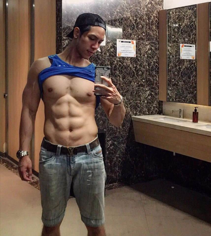 หนุ่มหล่อตามไอจี